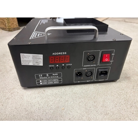 PIONOWA Maszyna do dymu 1800W LED RGB + PILOT ZQ10138 Uking