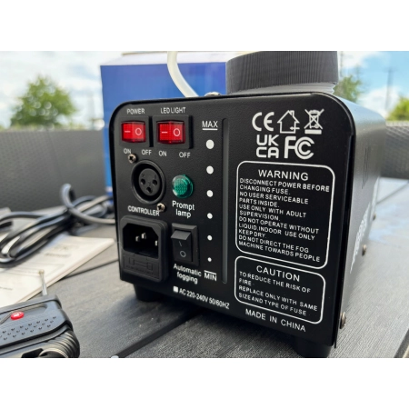 Wytwornica dymu MASZYNA WYTWORNICA DYMIARKA MOCNA 0,3l 500W Piloty LED